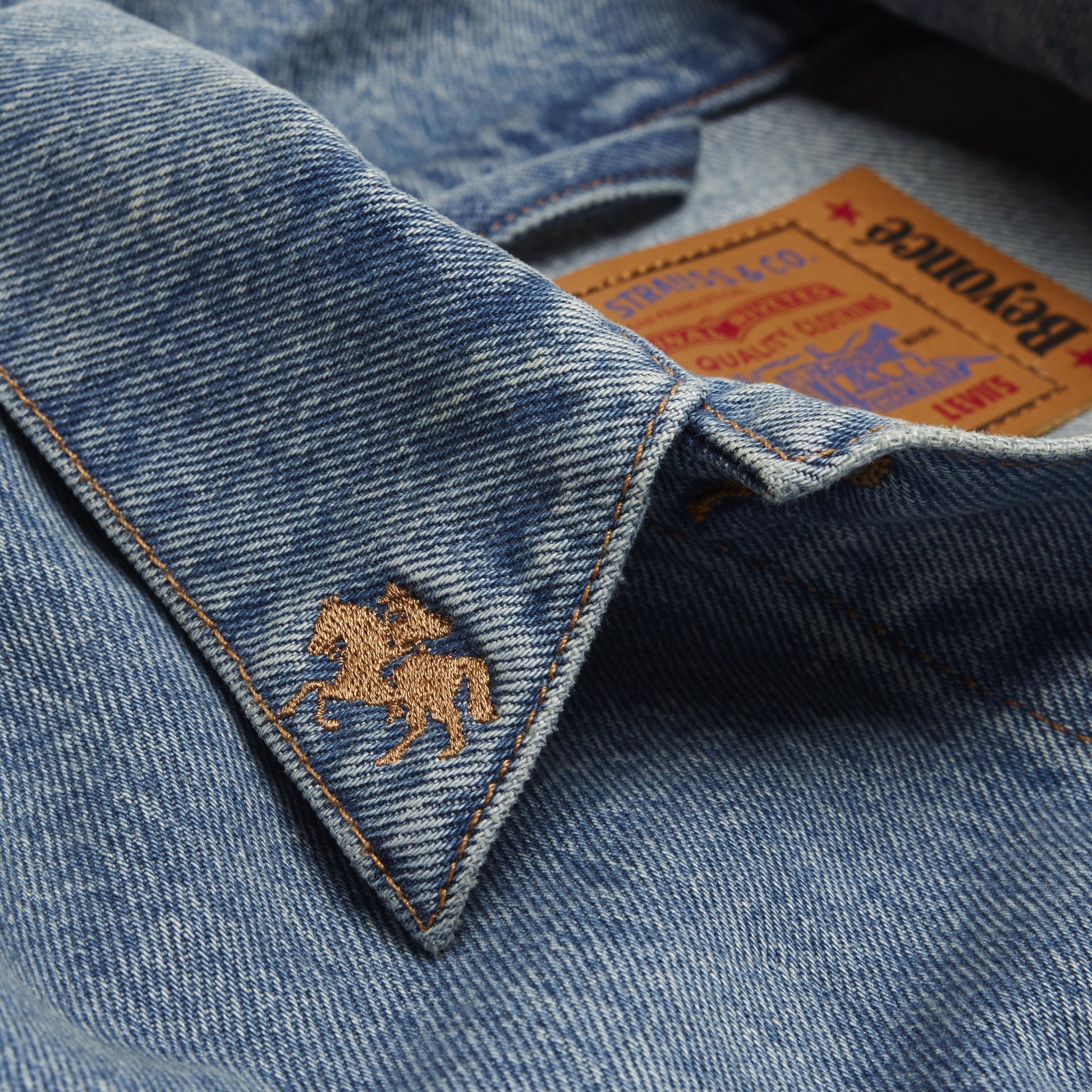 BEYONCÉ X LEVI’S® ‘90S SHRUNKEN TRUCKER AUTHENTIC FINISH