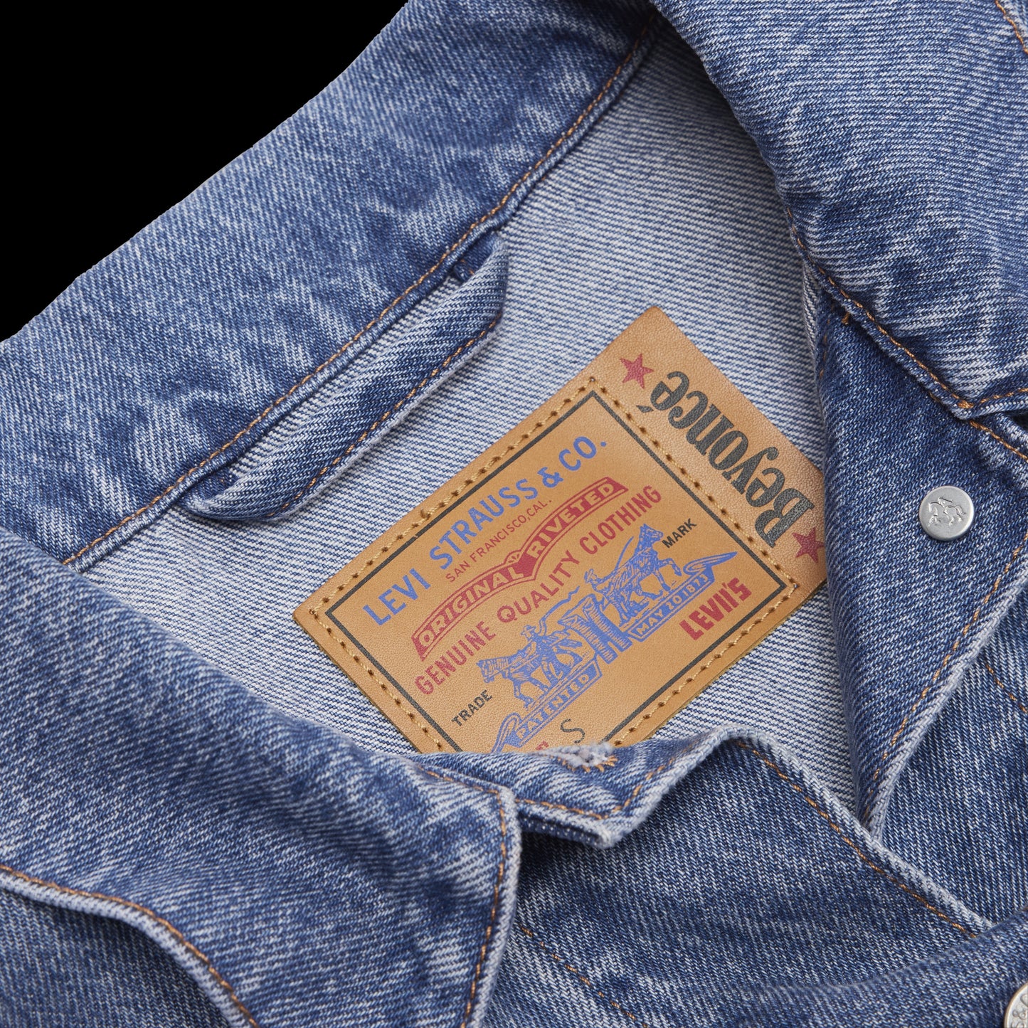 BEYONCÉ X LEVI’S® ‘90S SHRUNKEN TRUCKER LACED UP